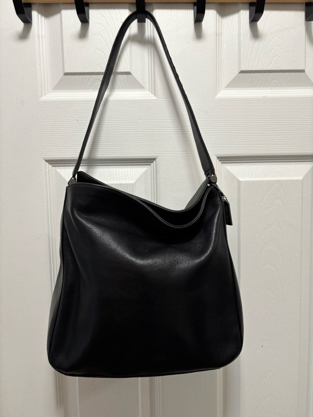 Coach VINTAGE F0D-9180 Whitney MADE IN USA Black Glove Tanned Leather Hobo EUC - Picture 2 of 16